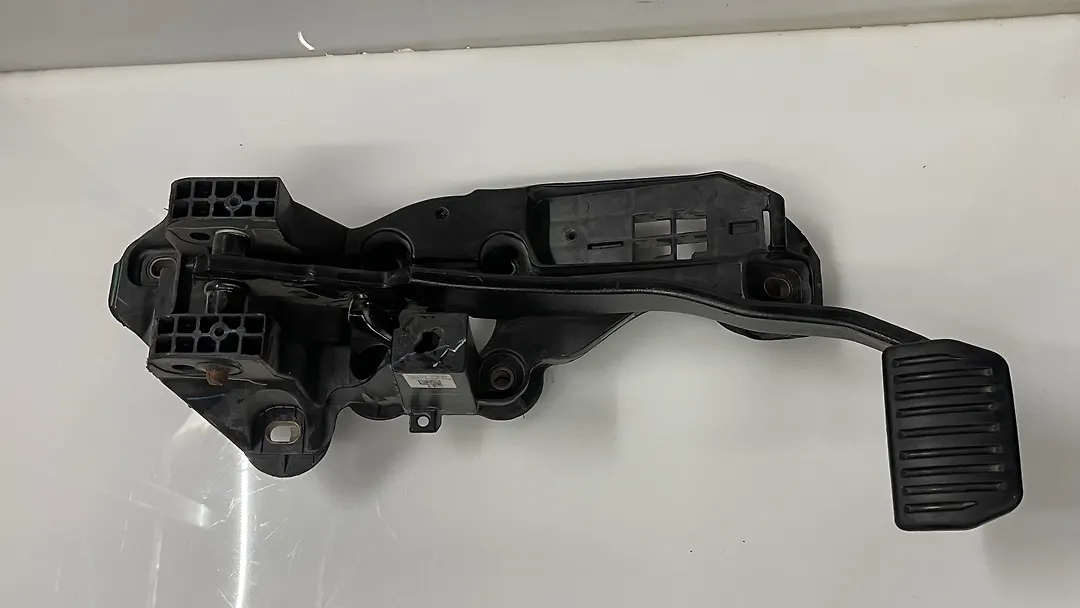 Pedal brake/clutch - 2017 Lincoln Continental Select