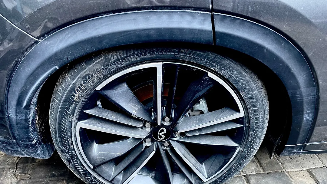 Fender moulding (RHB) - 2023 Infiniti QX55