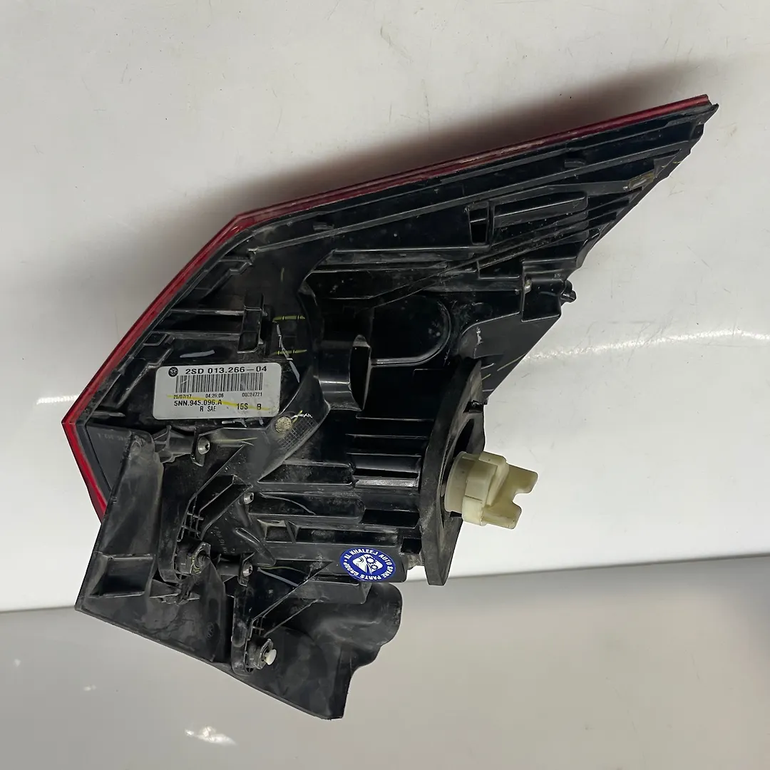 Tail Light (RH) - 2018 Volkswagen Tiguan