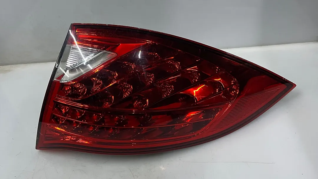 Tail Light (RH) - 2012 Porsche Cayenne