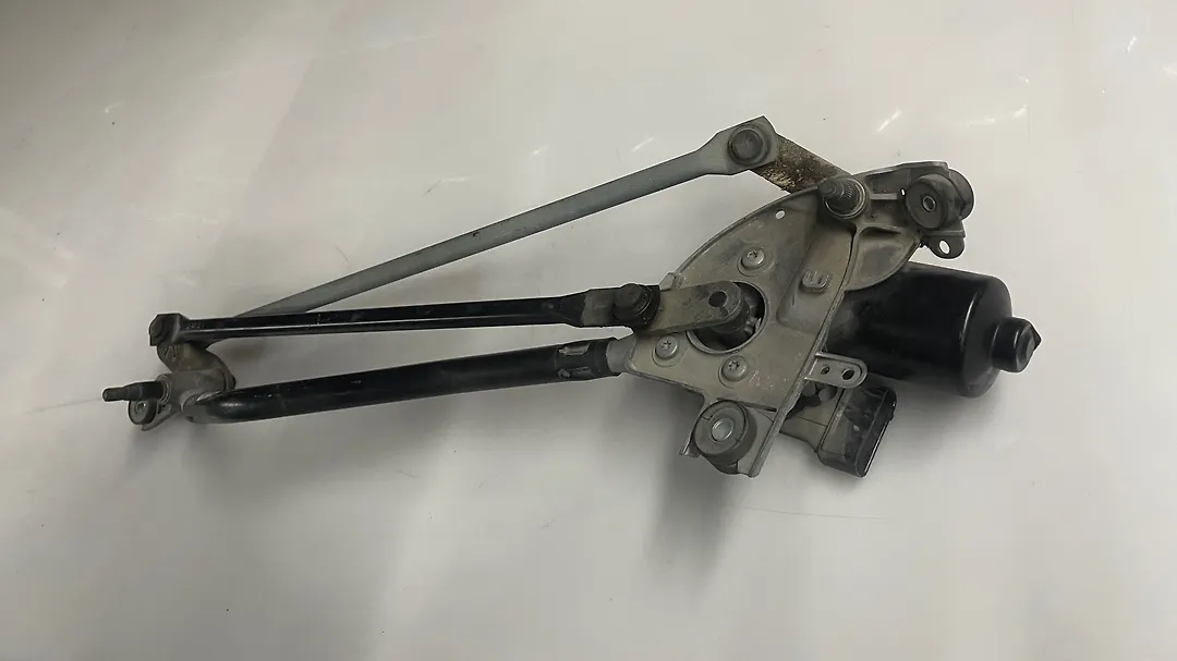 Windshield wiper motor - 2018 Lincoln Continental