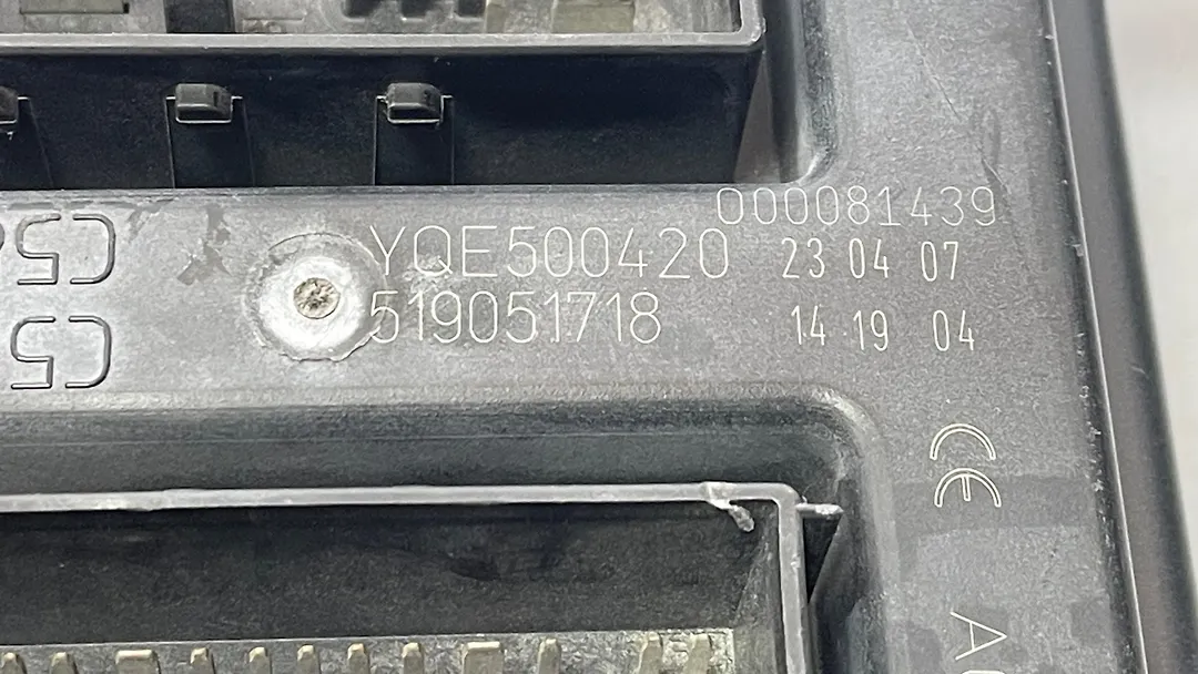 Fuse box - 2008 Land Rover LR3