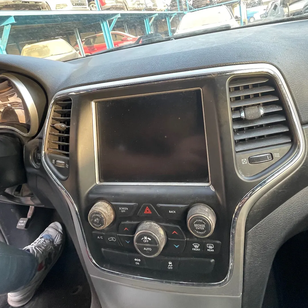 Info-gps-tv screen - 2015 Jeep Grand Cherokee LAREDO