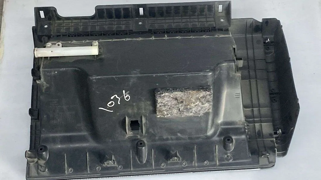 Glove box - 2013 Infiniti QX56