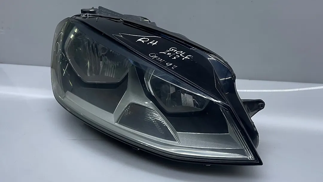 Headlight (RH) - 2014 Volkswagen Golf