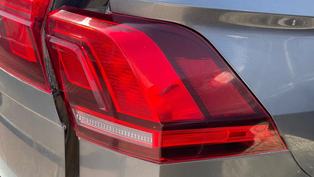 Tail Light (RH) - 2019 Volkswagen Tiguan
