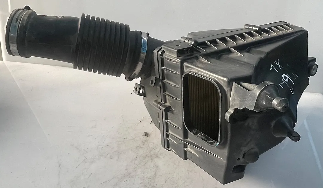 Air cleaner box(RH) - 2012 Jaguar XJ