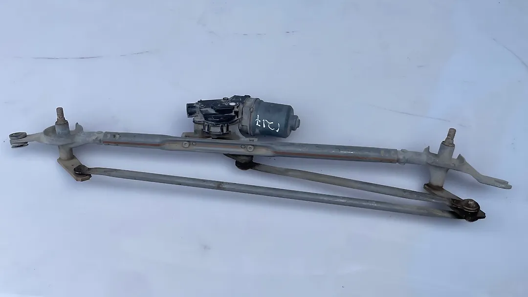 Windshield wiper motor - 2018 Chevrolet Camaro