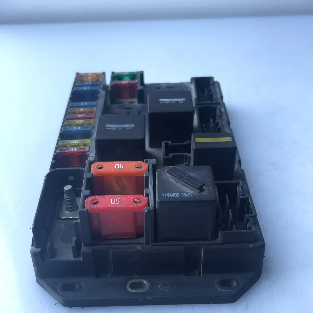Engine compartment fuse box - 2008 Land Rover RANGE ROVER VOGUE