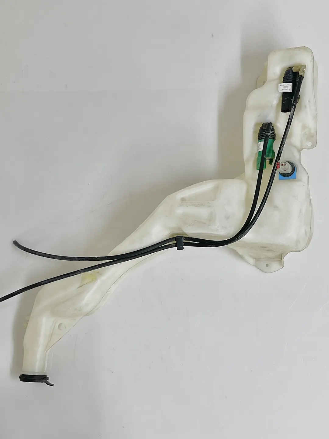 Windshield washer tank - 2018 Cadillac CTS Luxury (AWD)
