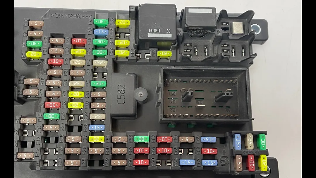 Fuse box - 2012 Jaguar XJ