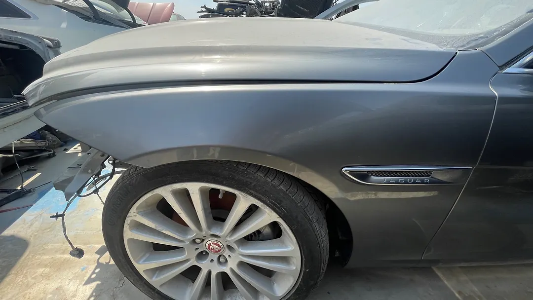 Fender (LHF) - 2020 Jaguar XF PRESTIGE