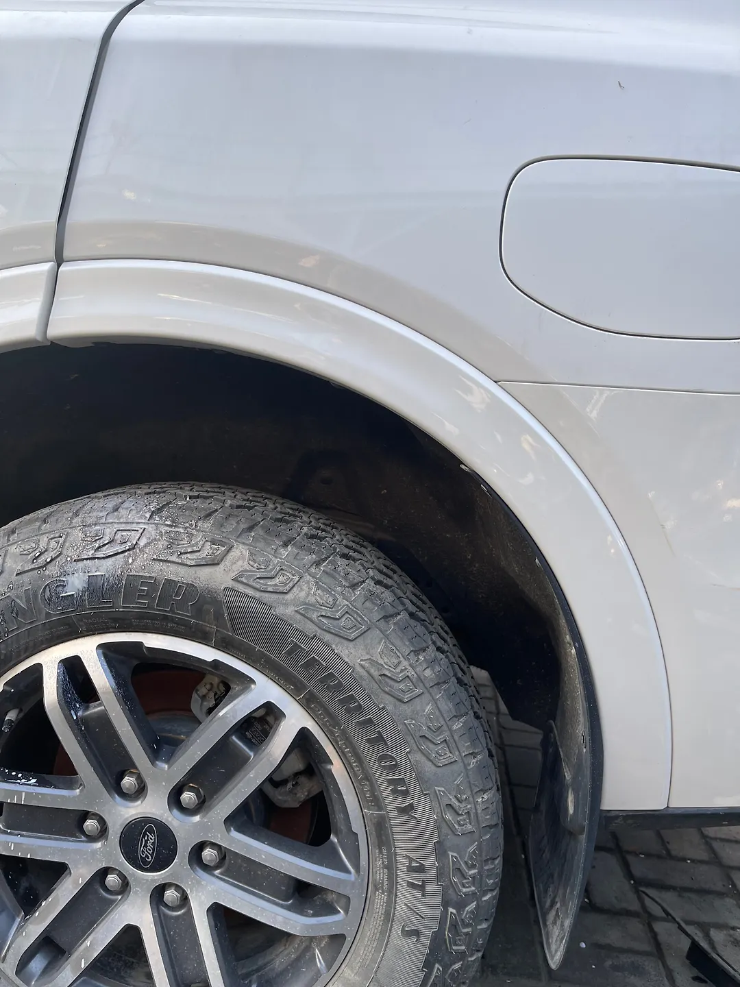 Fender moulding (LHB) - 2024 Ford Everest