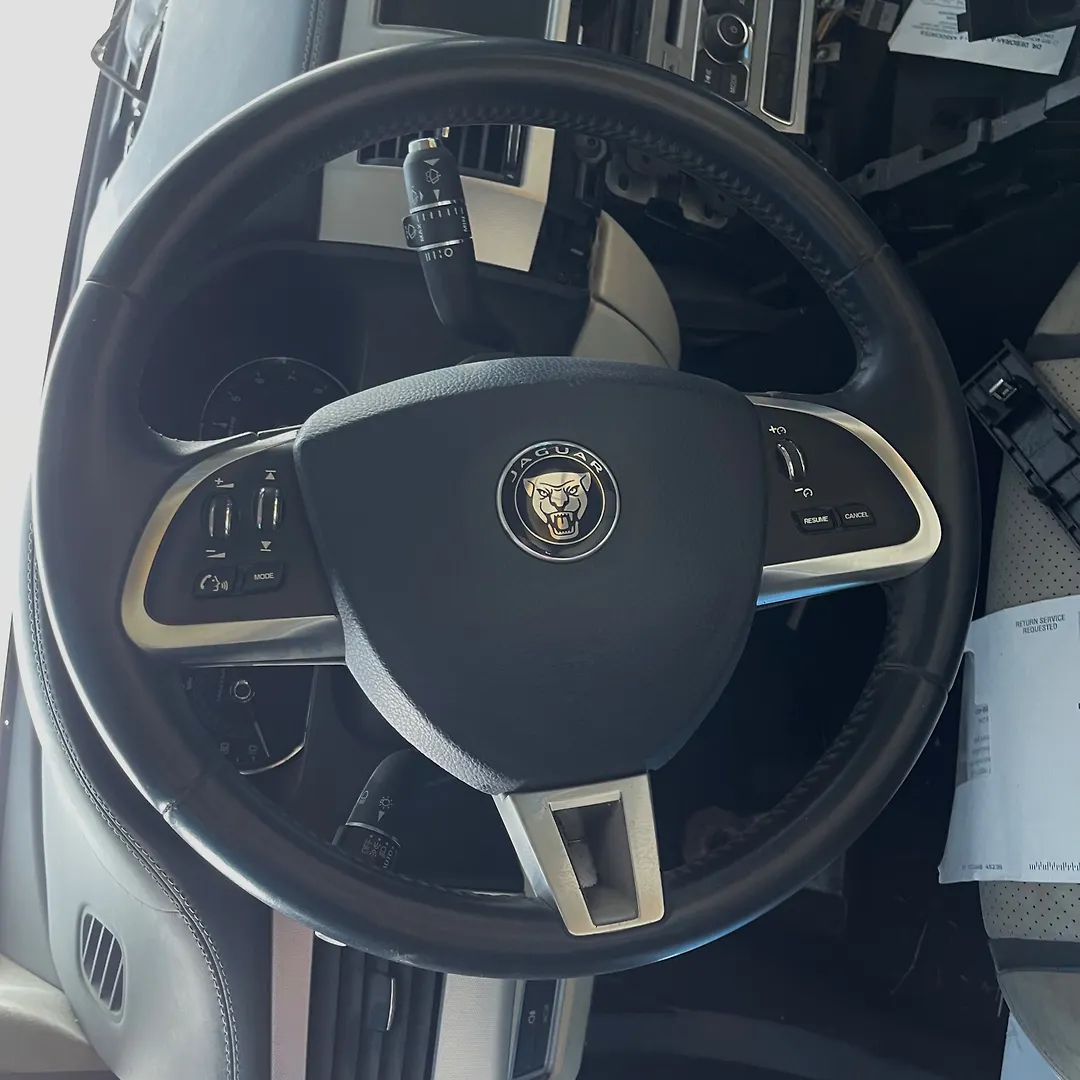 Steering wheel - 2014 Jaguar XF