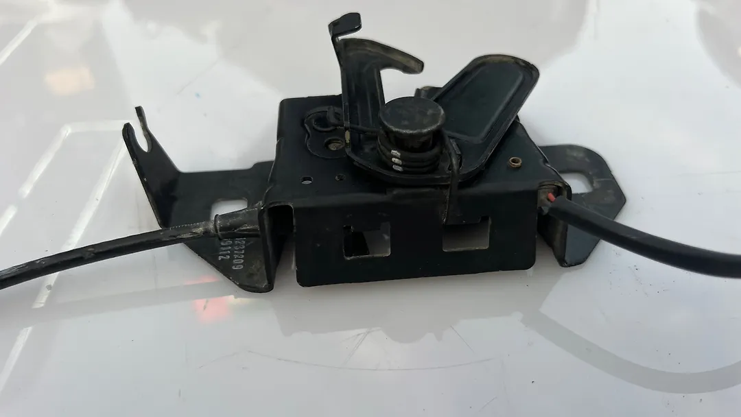 Hood/Bonnet lock - 2020 Chevrolet Traverse