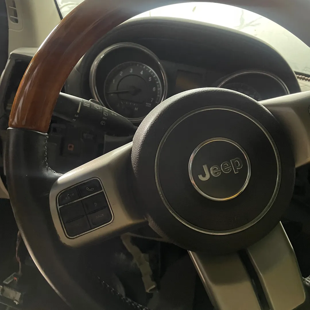 Steering wheel - 2012 Jeep GRAND CHEROKEE