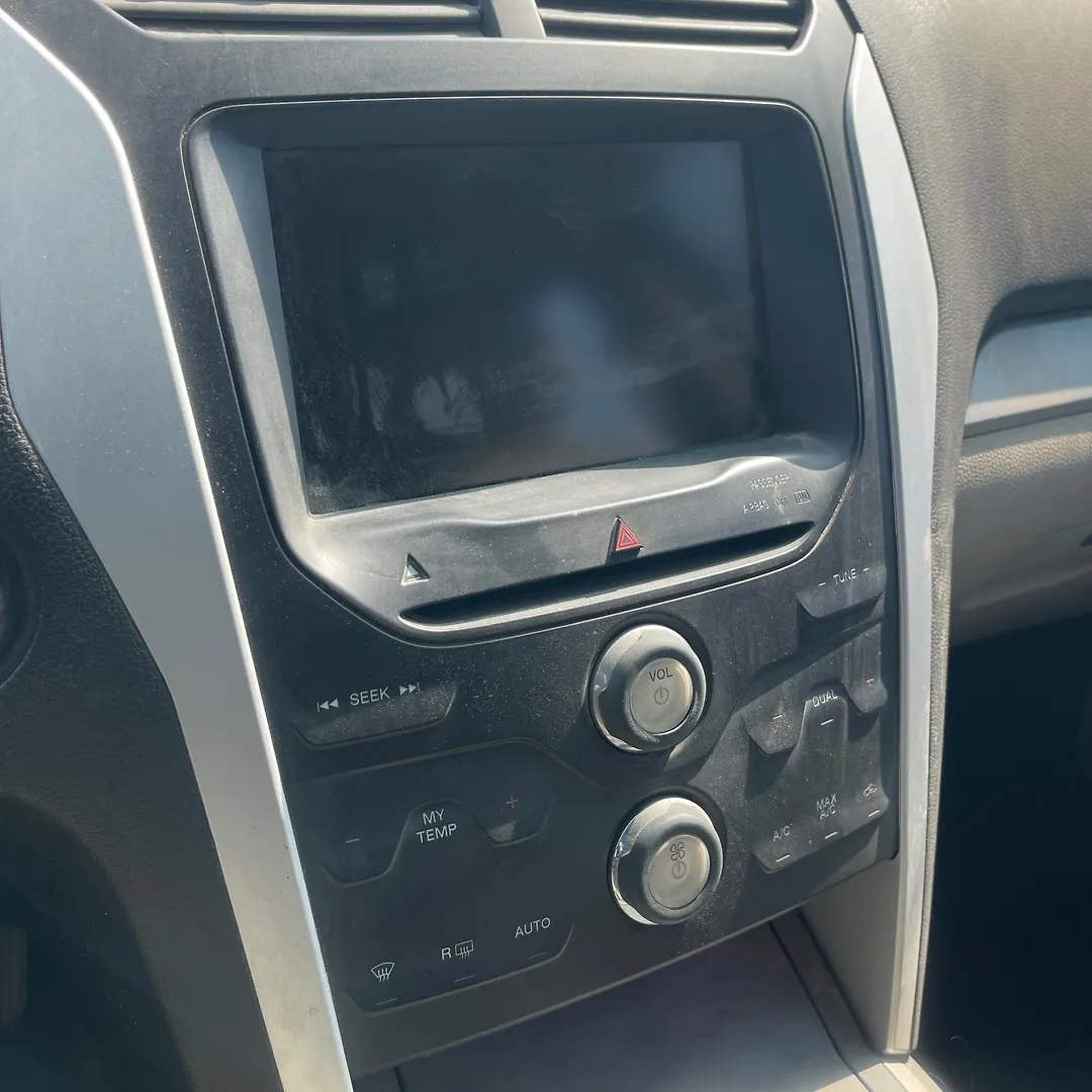 Info-gps-tv screen - 2013 Ford Explorer XLT