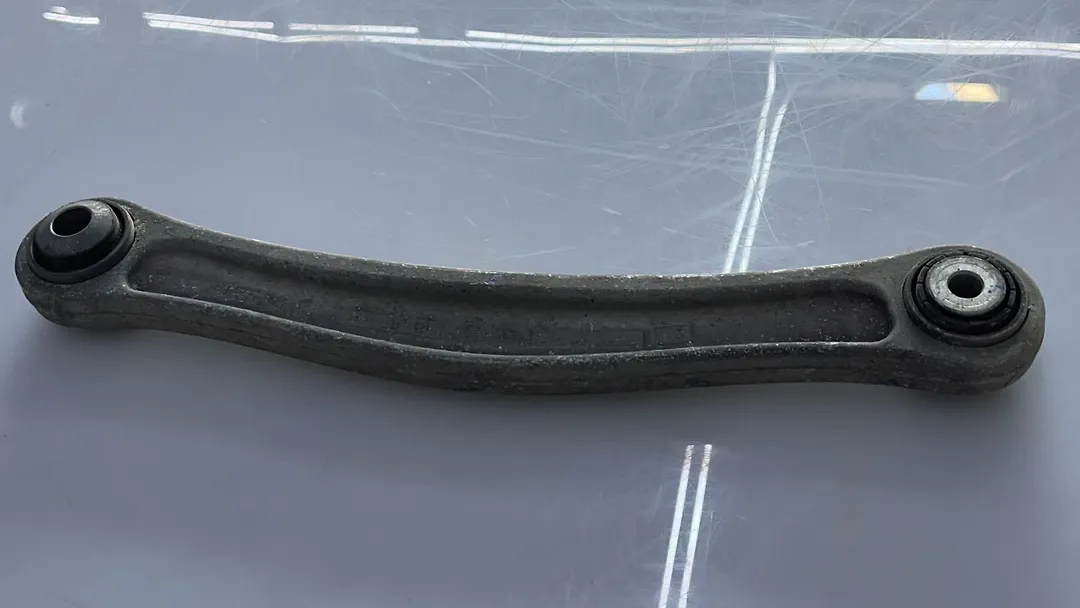 Upper arm (RH) - 2013 Audi Q7