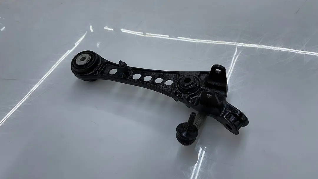 Lower arm (RH) - 2012 Jaguar XJL