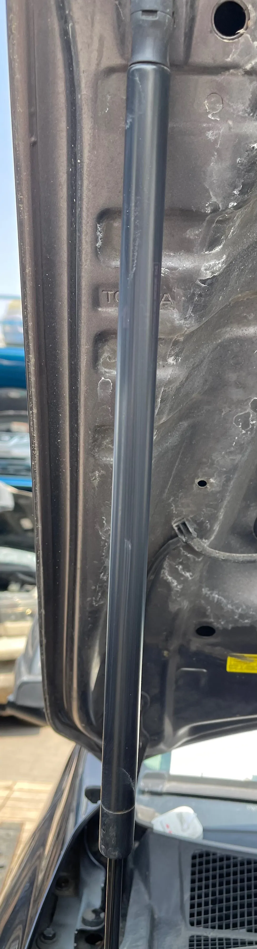 Bonnet Jumping - 2012 Toyota Sequoia UCK60L