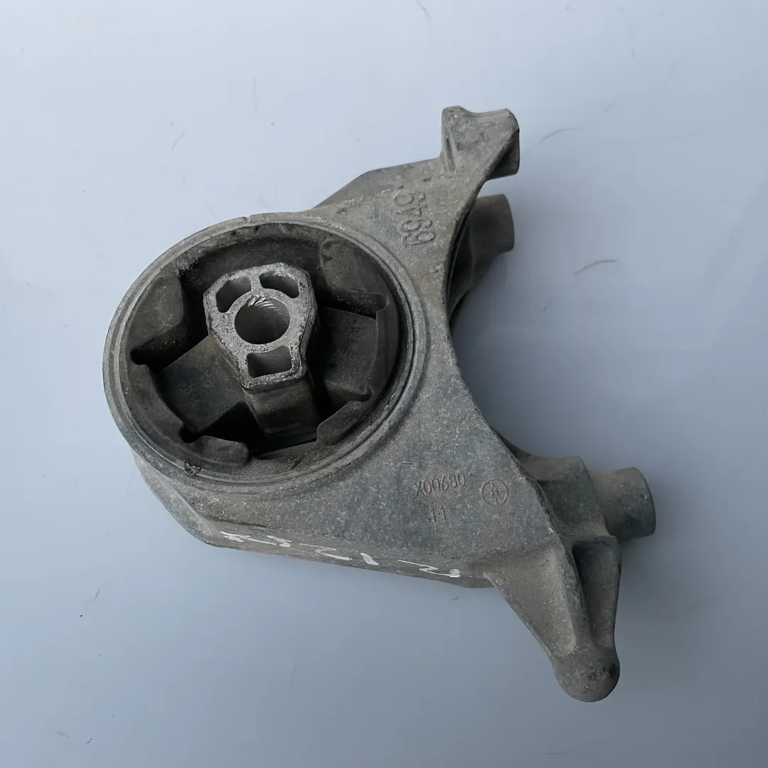 Mount (Gear) - 2011 Chevrolet Camaro