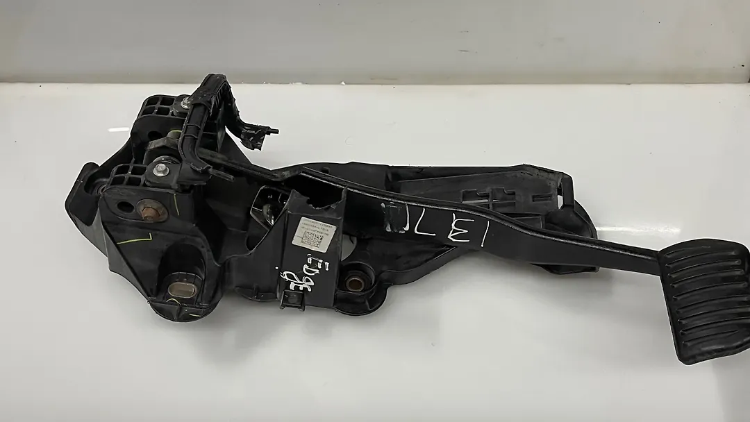 Pedal brake/clutch - 2016 Ford Edge SE
