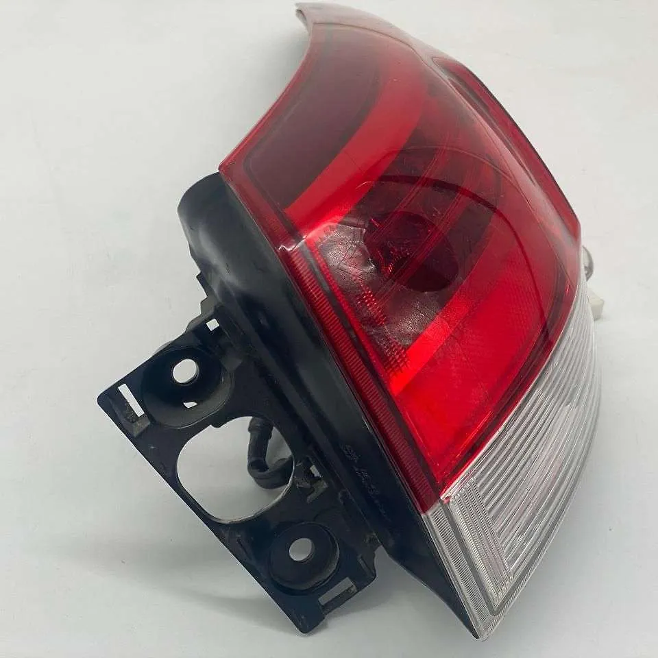 Tail Light (RH) - 2018 Toyota Highlander SE