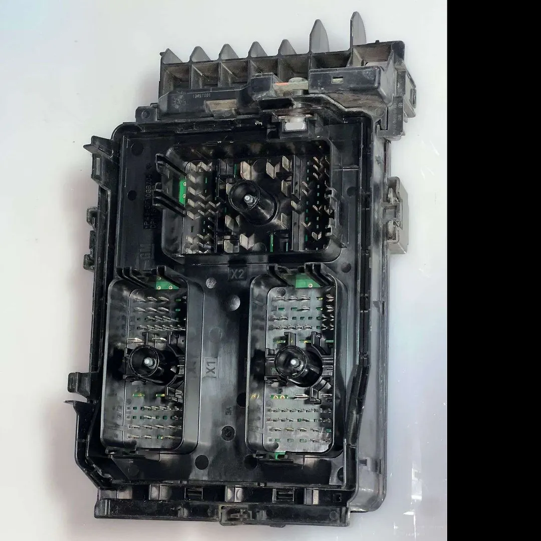 Fuse box - 2018 GMC Terrain