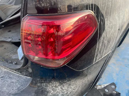 Tail Light (RH) - 2014 Infiniti QX80 SUV