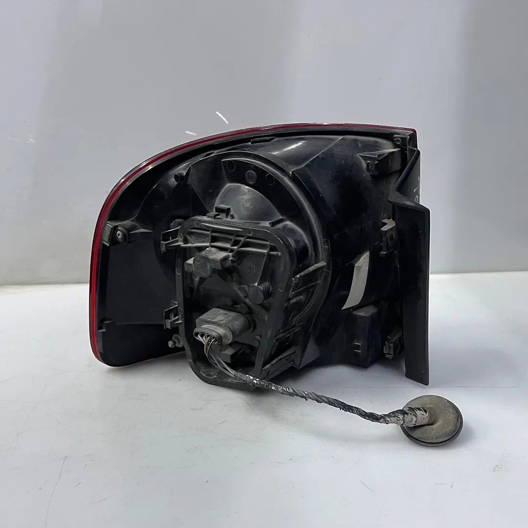 Tail Light (RH) - 2009 Volkswagen Touareg