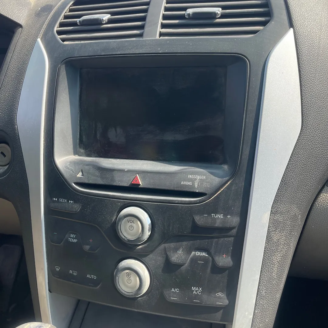 Info-gps-tv screen - 2013 Ford Explorer XLT