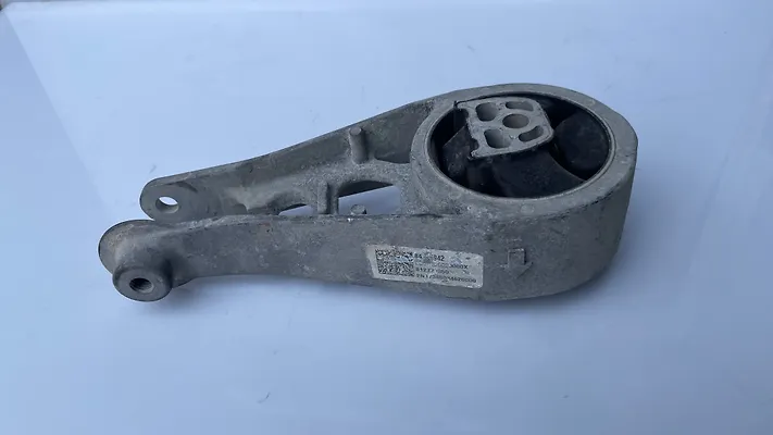 Mount (Gear) - 2018 Chevrolet Equinox LT