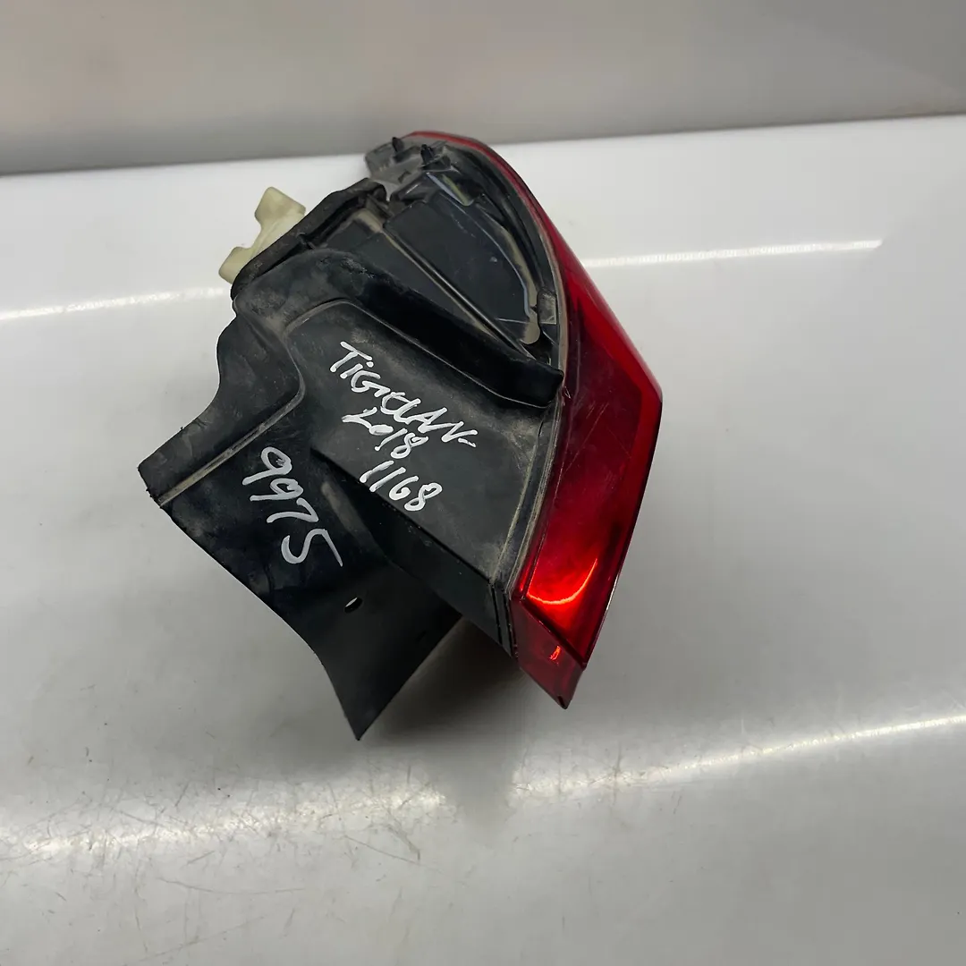 Tail Light (RH) - 2018 Volkswagen Tiguan