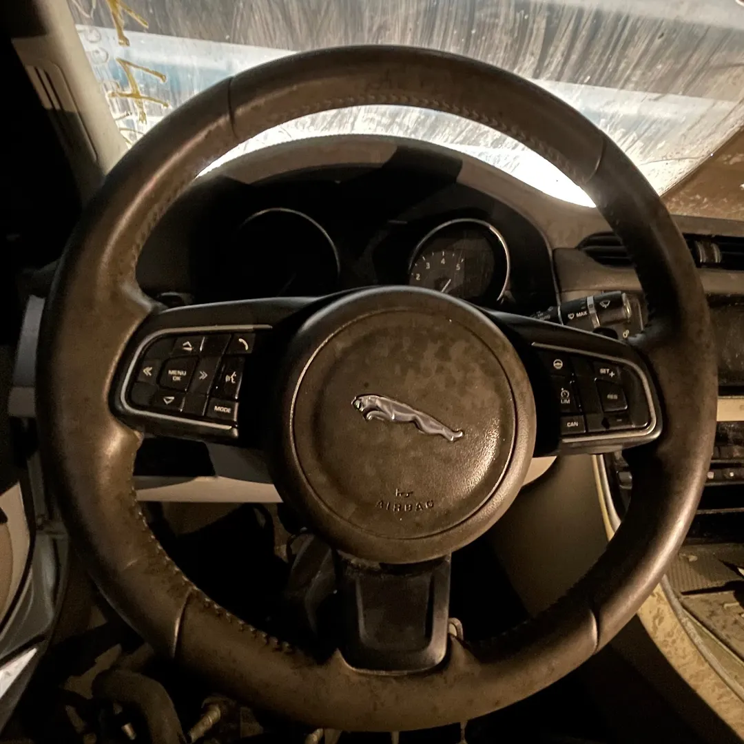 Steering wheel - 2016 Jaguar XF