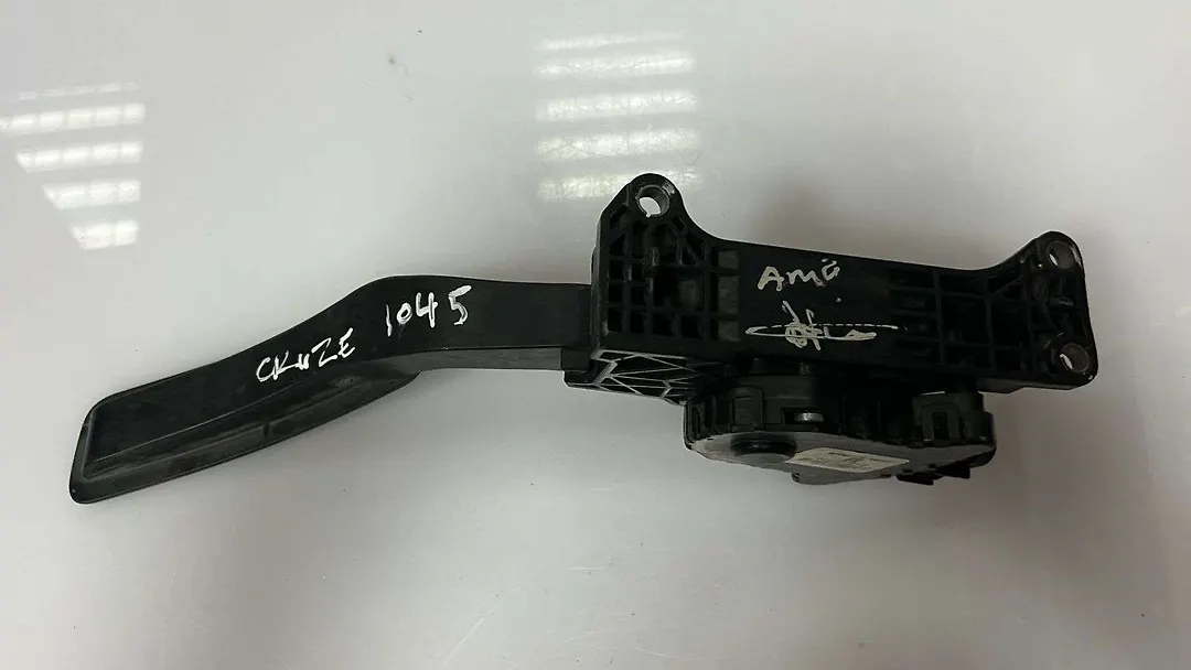 Accelerator pedal - 2018 Chevrolet Cruze