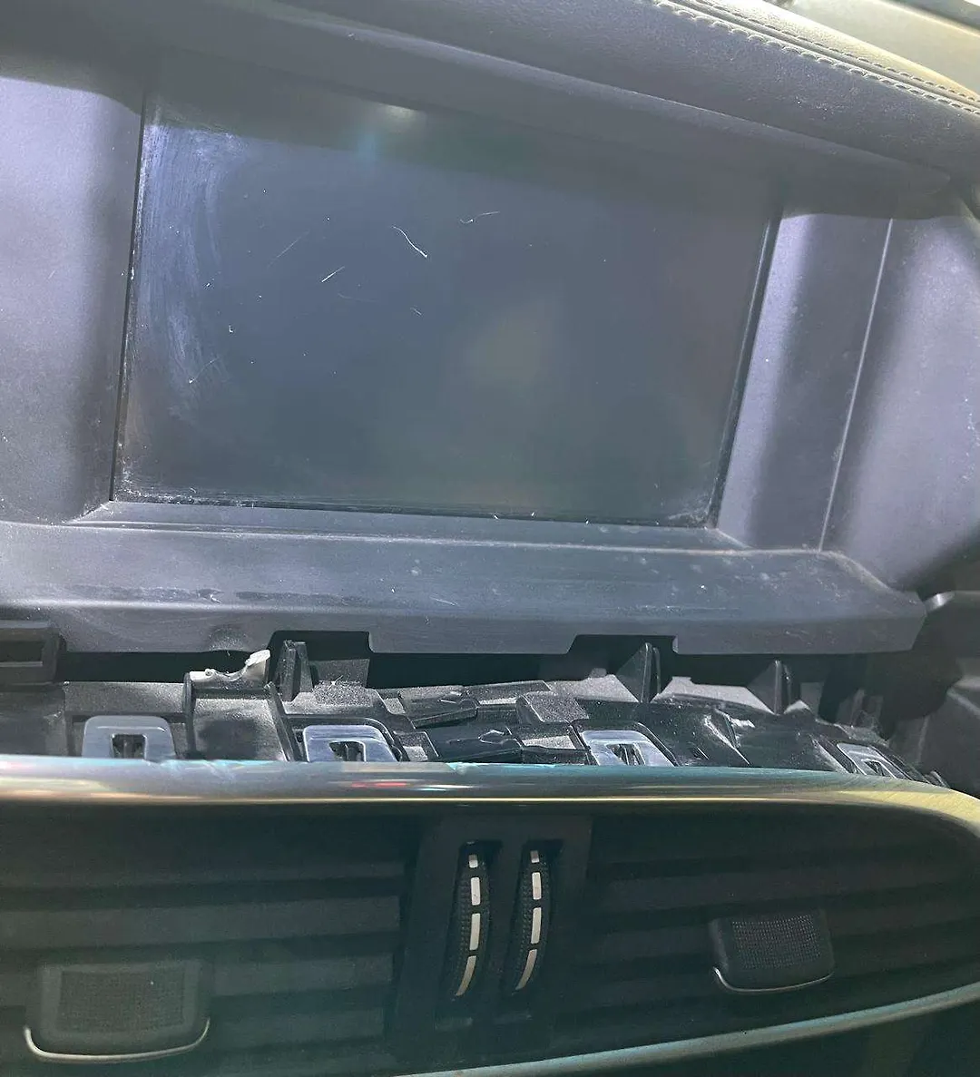 Info-gps-tv screen - 2017 Infiniti QX30 2.0t