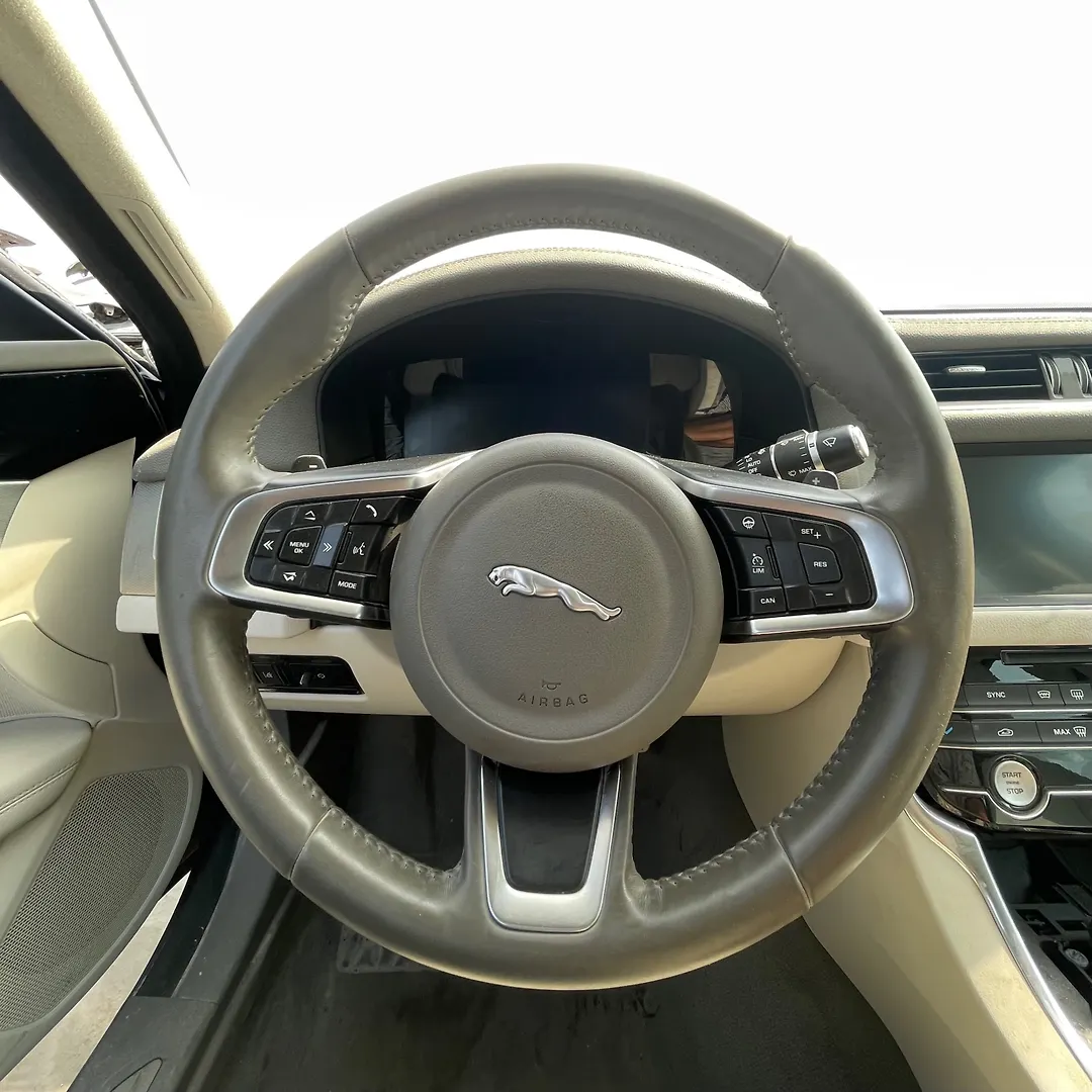 Steering wheel - 2020 Jaguar XF PRESTIGE