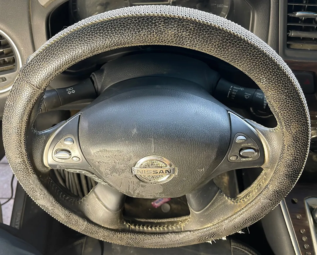 Steering wheel - 2014 Nissan Pathfinder
