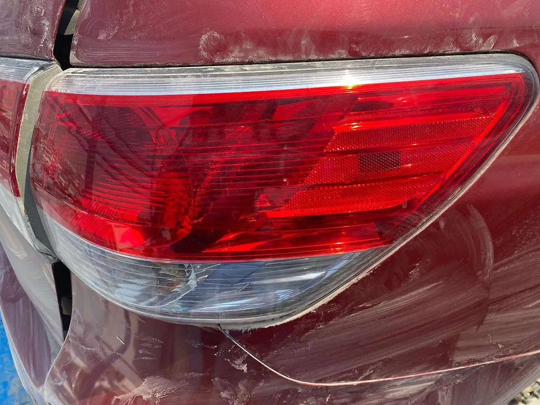 Tail Light (RH) - 2013 Nissan Pathfinder