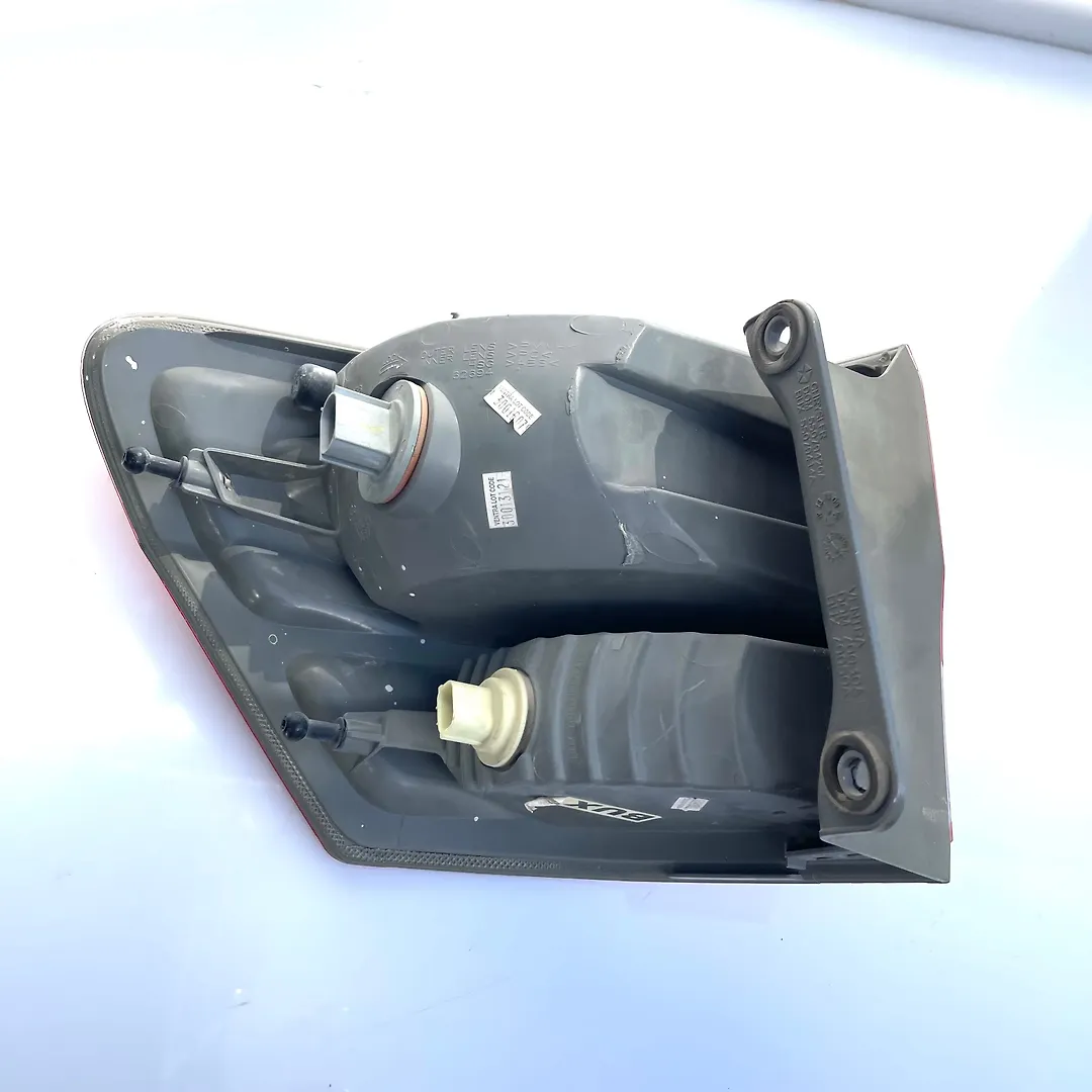 Tail Light (RH) - 2015 Jeep Grand Cherokee