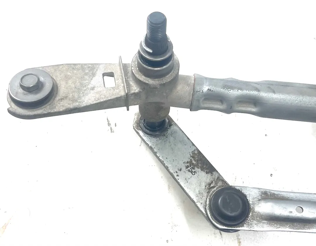 Windshield wiper motor - 2021 Chevrolet Trailblazer RS AWD