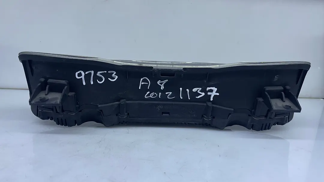 Speedometer - 2012 Audi A8