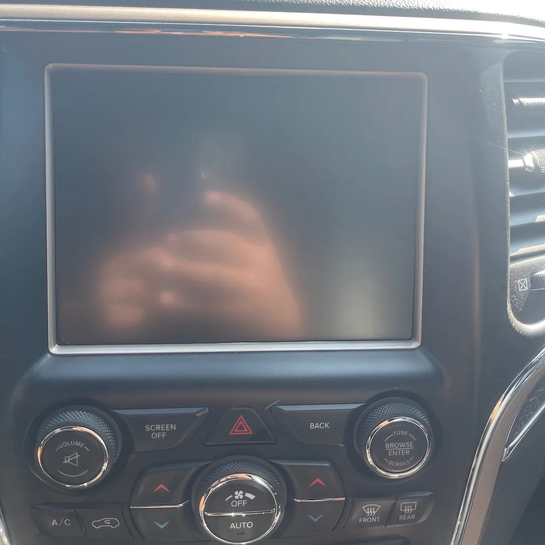 Info-gps-tv screen - 2015 Jeep Grand Cherokee OVERLAND