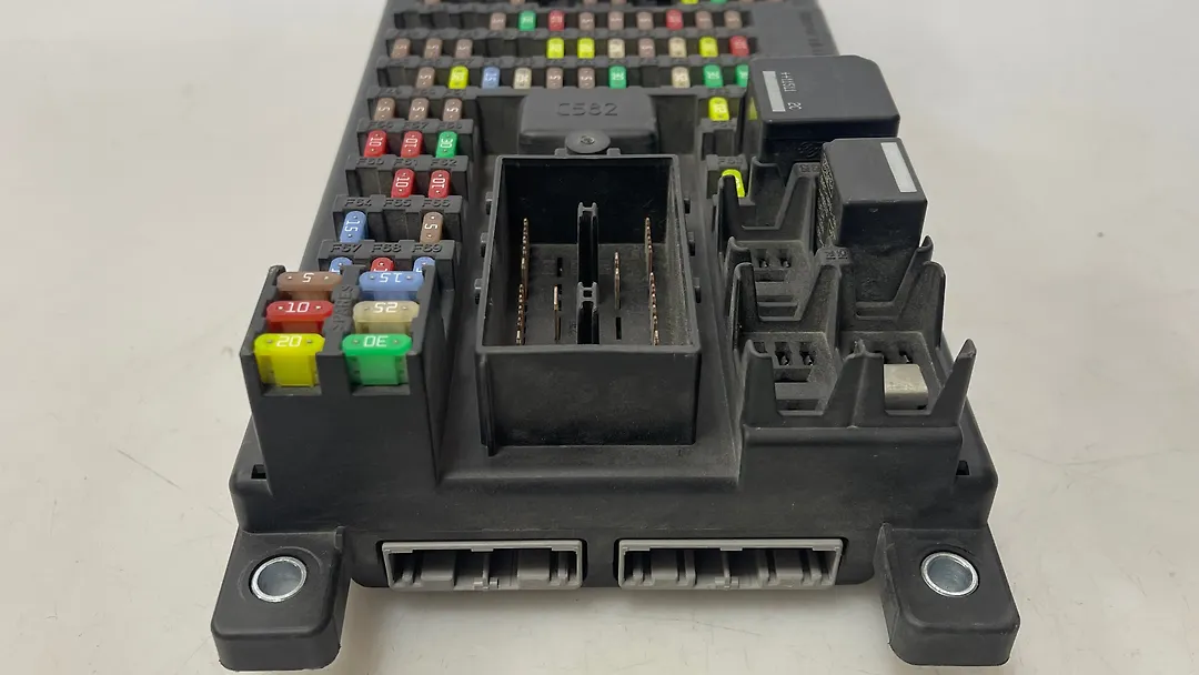 Fuse box - 2012 Jaguar XJ