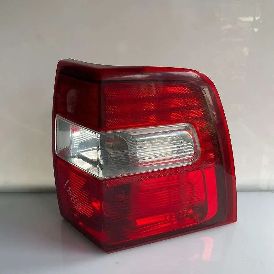 Tail Light (RH) - 2008 Ford Expedition