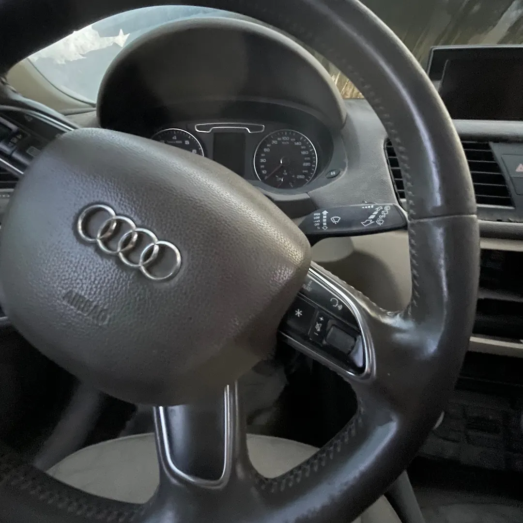 Steering wheel - 2014 Audi Q3 SPORT