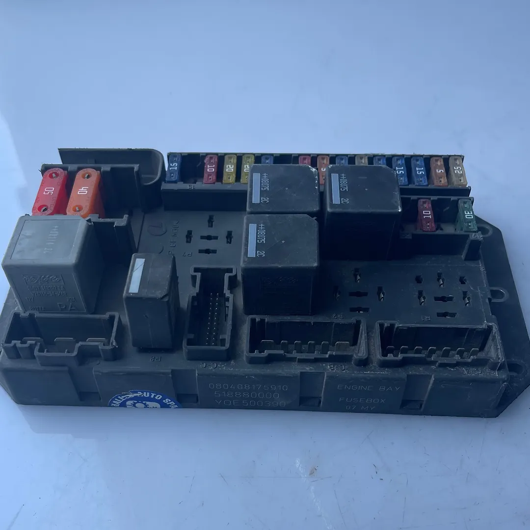 Engine compartment fuse box - 2006 Land Rover RANGE ROVER VOGUE