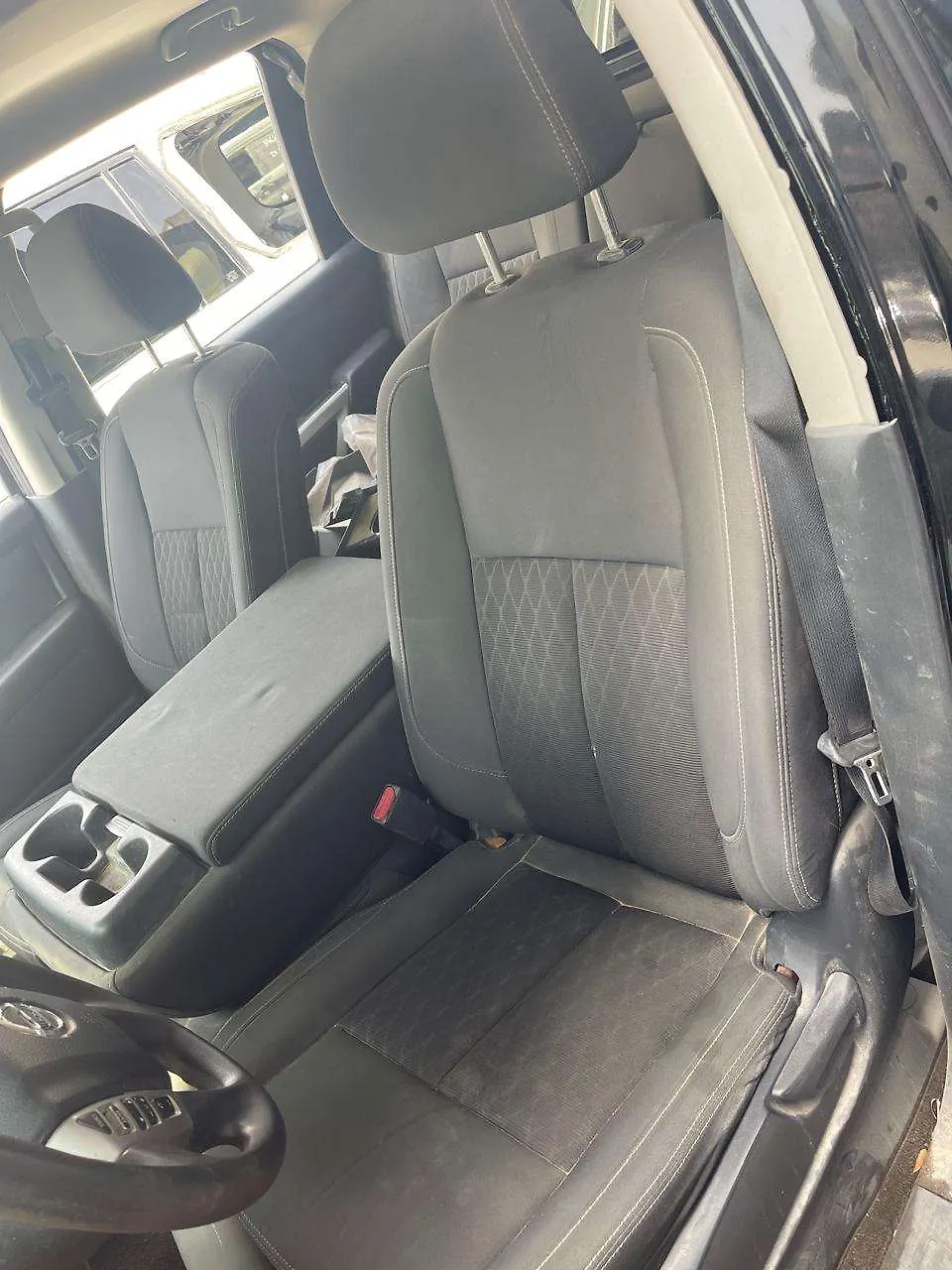 Front Seat (LHS) - 2018 Nissan Titan