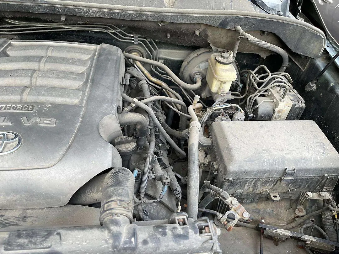 Engine cover - Toyota Tundra SR5