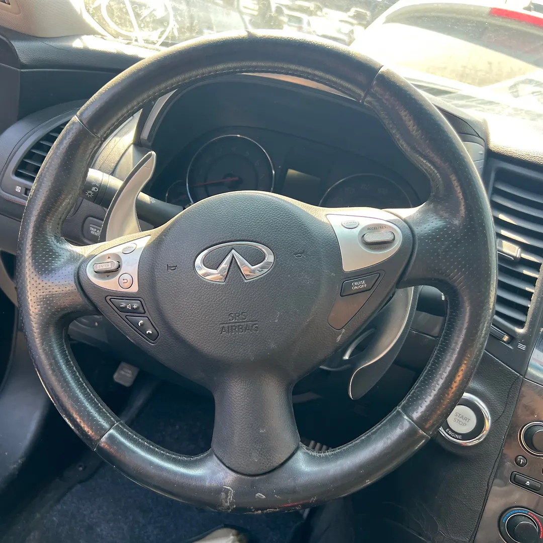 Steering wheel - Infiniti